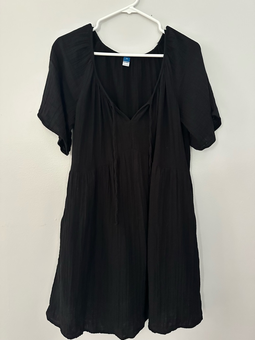 Old Navy Black V-Neck Short Sleeve Mini Dress
